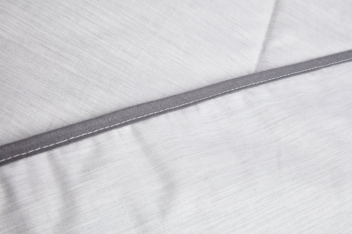 Temperature regulating blanket