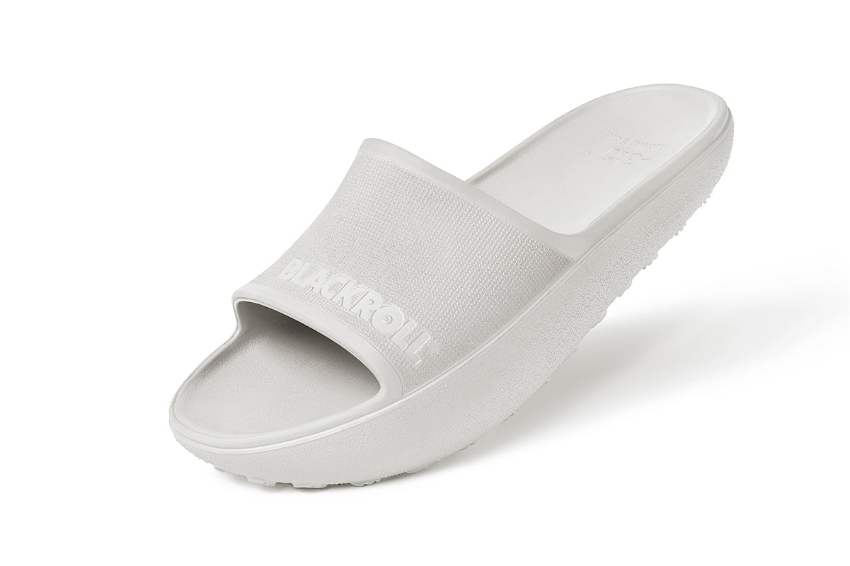 BLACKROLL Recovery Slopes in white – ergonomic recovery slides with negative heel and rocker sole