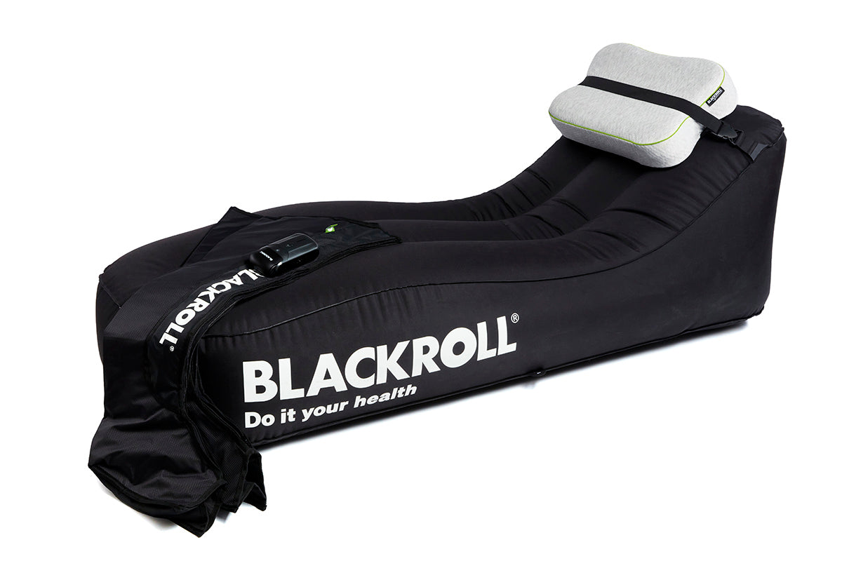 BLACKROLL Inflatable Lounger with Recovery Pillow attached – portable recovery setup for post-training relaxation and leg elevation