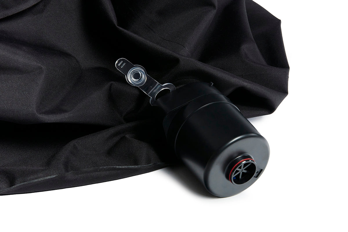 BLACKROLL Inflatable Lounger – portable inflatable couch with built-in pump and travel bag