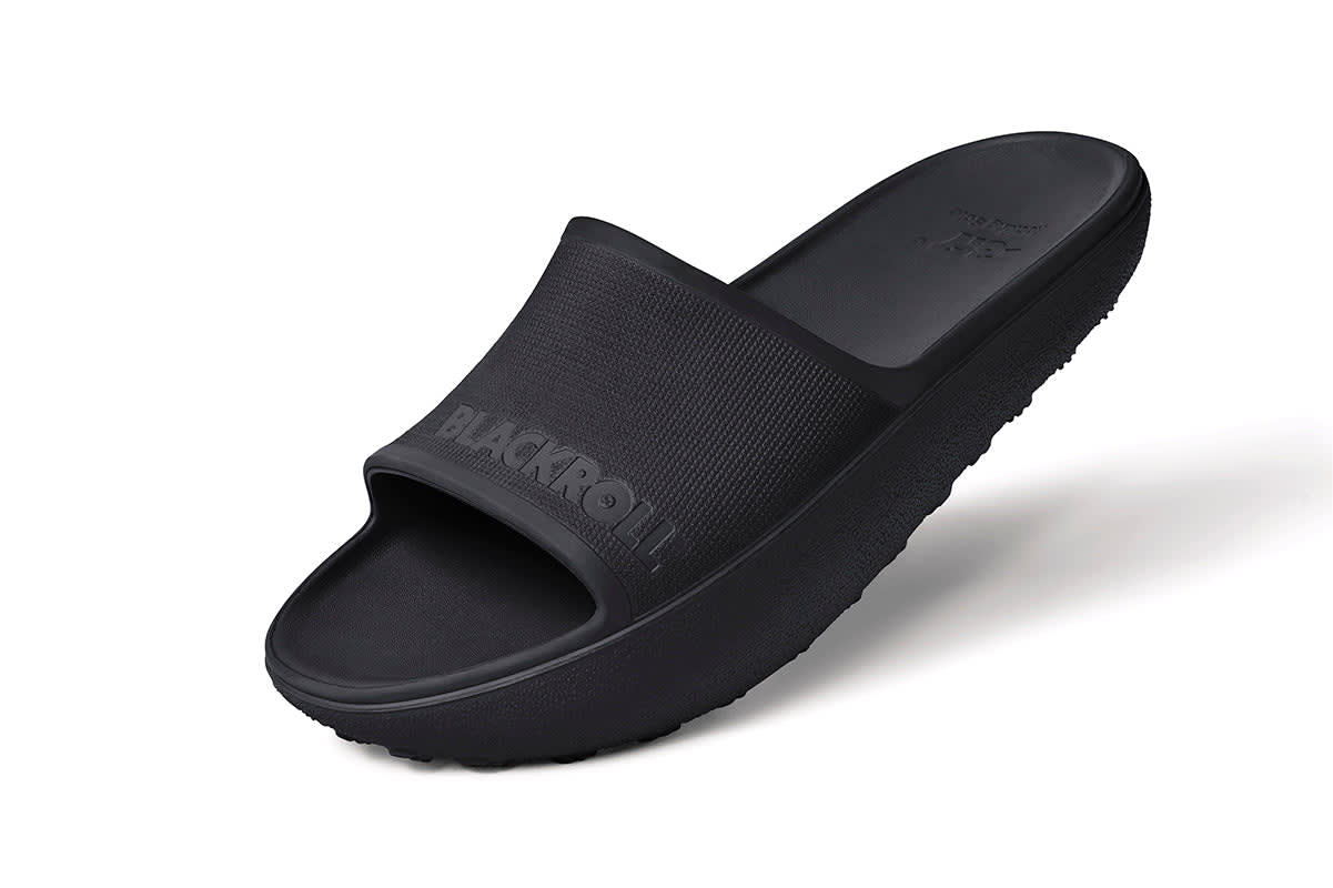 BLACKROLL Recovery Slides – ergonomic recovery slides with negative heel and dynamic sole